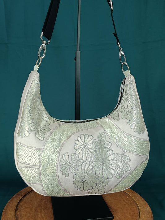Sac besace unique en tissu japonais vintage (obi). Fait main en France. Élégance, symboles japonais et upcycling textile.
