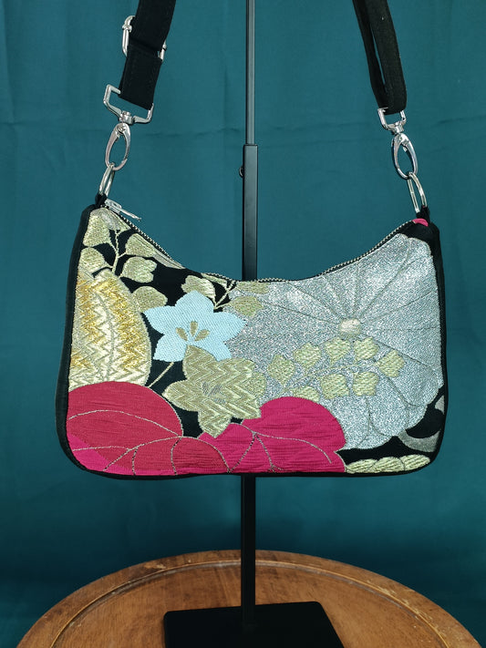 Sac baguette unique en tissu japonais vintage (obi). Fait main en France. Élégance, symboles japonais et upcycling textile.