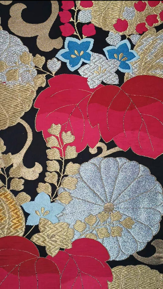 Obi vintage ceinture traditionnelle japonais. transformé à la main en France. Élégance, symboles japonais et upcycling textile.