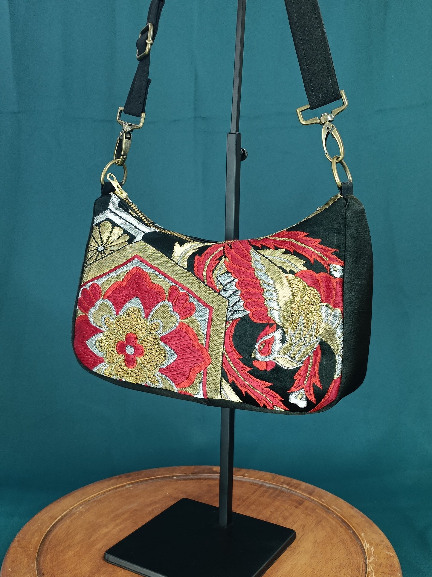 Sac baguette unique en tissu japonais vintage (obi). Fait main en France. Élégance, symboles japonais et upcycling textile.