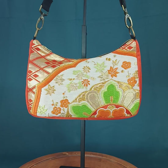 Sac baguette unique en tissu japonais vintage (obi). Fait main en France. Élégance, symboles japonais et upcycling textile.