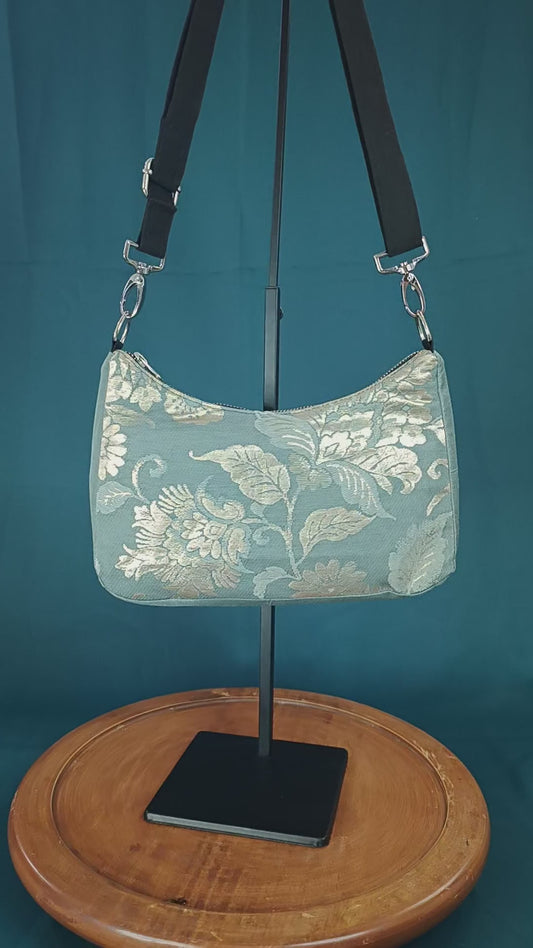 Sac baguette unique en tissu japonais vintage (obi). Fait main en France. Élégance, symboles japonais et upcycling textile.
