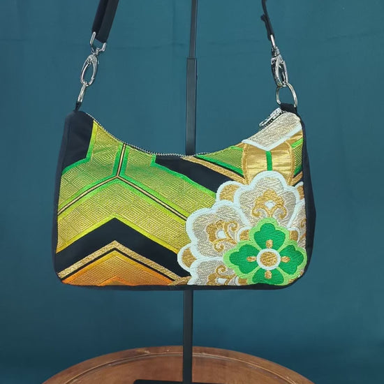 Sac baguette unique en tissu japonais vintage (obi). Fait main en France. Élégance, symboles japonais et upcycling textile.