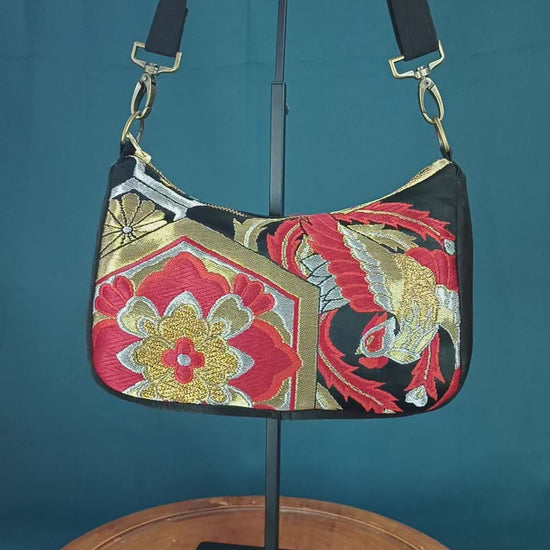 Sac baguette unique en tissu japonais vintage (obi). Fait main en France. Élégance, symboles japonais et upcycling textile.
